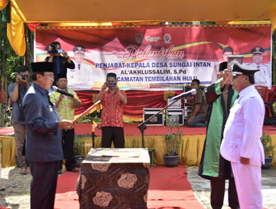 Lantik Pj Kades Sungai Intan Tembilahan, Ini Pesan Bupati